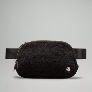 NWT Lululemon Everywhere Belt Bag 1L *Fleece - Black/Gold